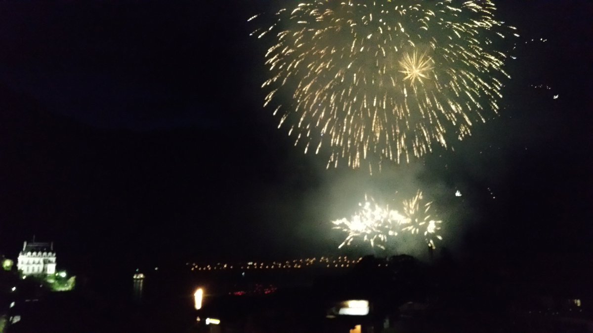 lehrstelle's tweet photo. #1august2016 in #Iseltwald... momol, scho no #schön... #switzerland #fireworks https://t.co/XVAzZfu0wu