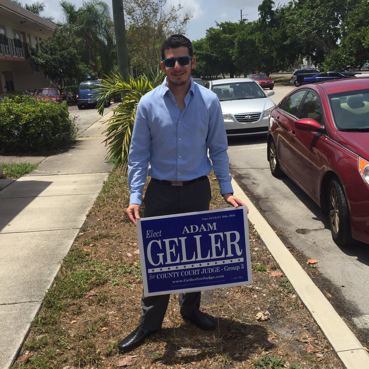 GellerforJudge's tweet photo. Daniel with our new #TeamGeller signs!  Come on by to pick one up today! Or message us and we will bring you one! https://t.co/jVDTnU2dO6