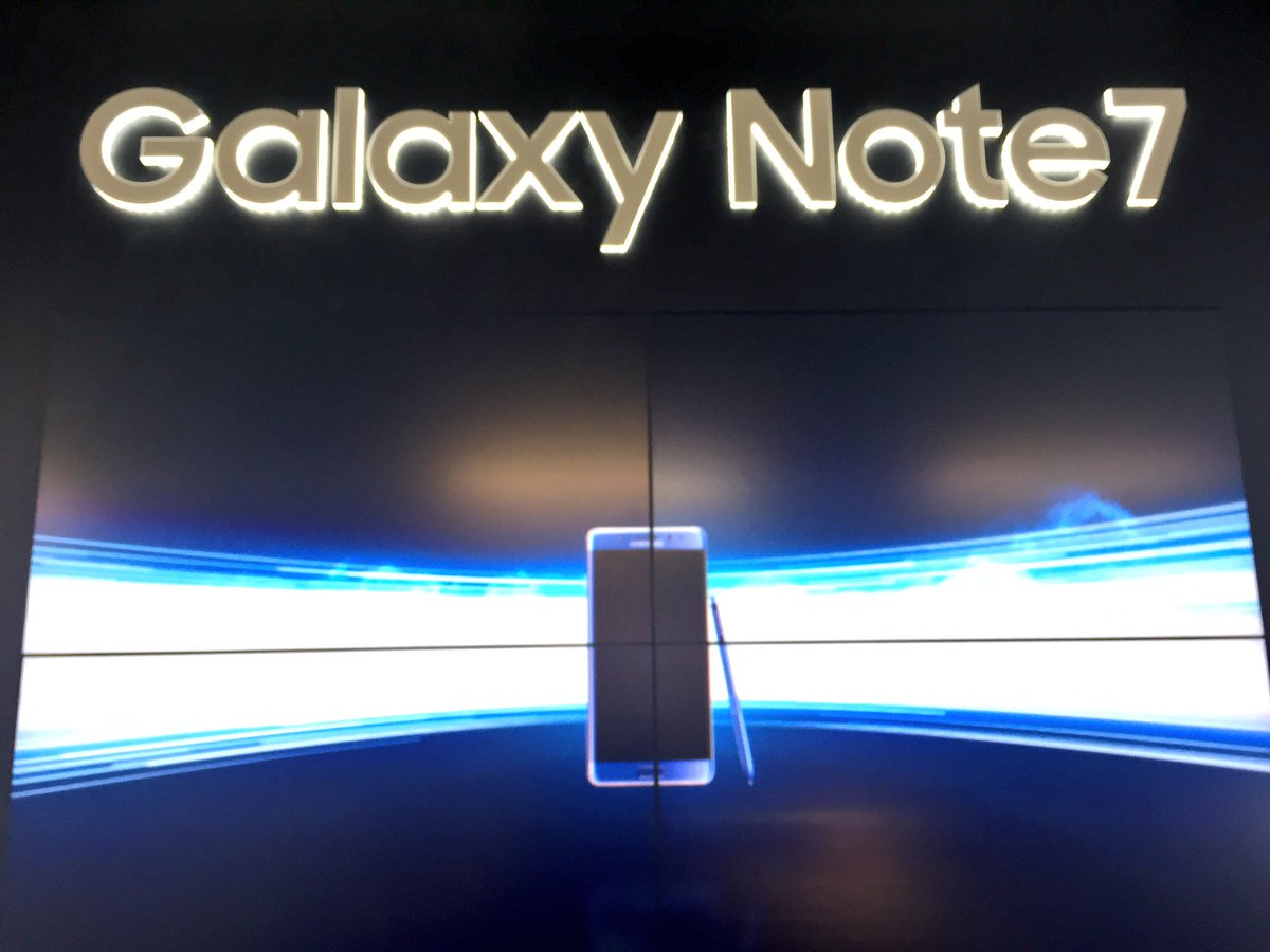 O2's tweet image. Check out the new #GalaxyNote7. For more info on this beauty, register for updates o2.uk/Updates