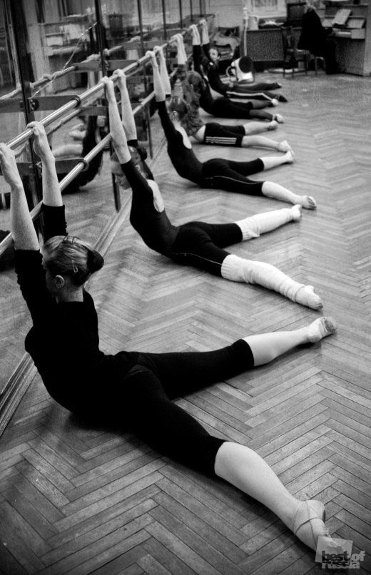 CresskillArts's tweet photo. Friends who stretch together, stay together. https://t.co/jBWpnu2kYy