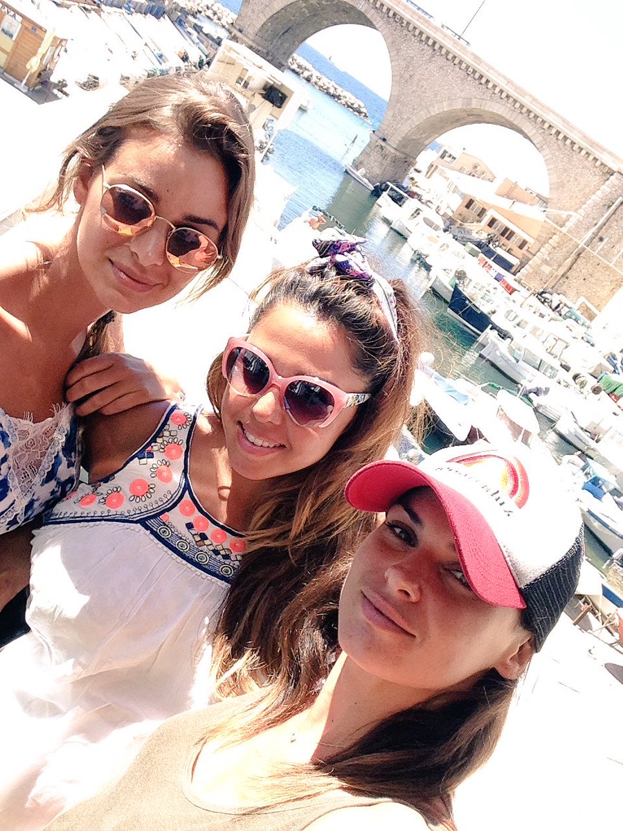 GeraldineLapalu's tweet photo. Dej avec mes girls ! #Marseille #vallondesauffes #chezJeannot @ElisaBachirBey ❤️🙏🏼 https://t.co/UudxEHoDtw