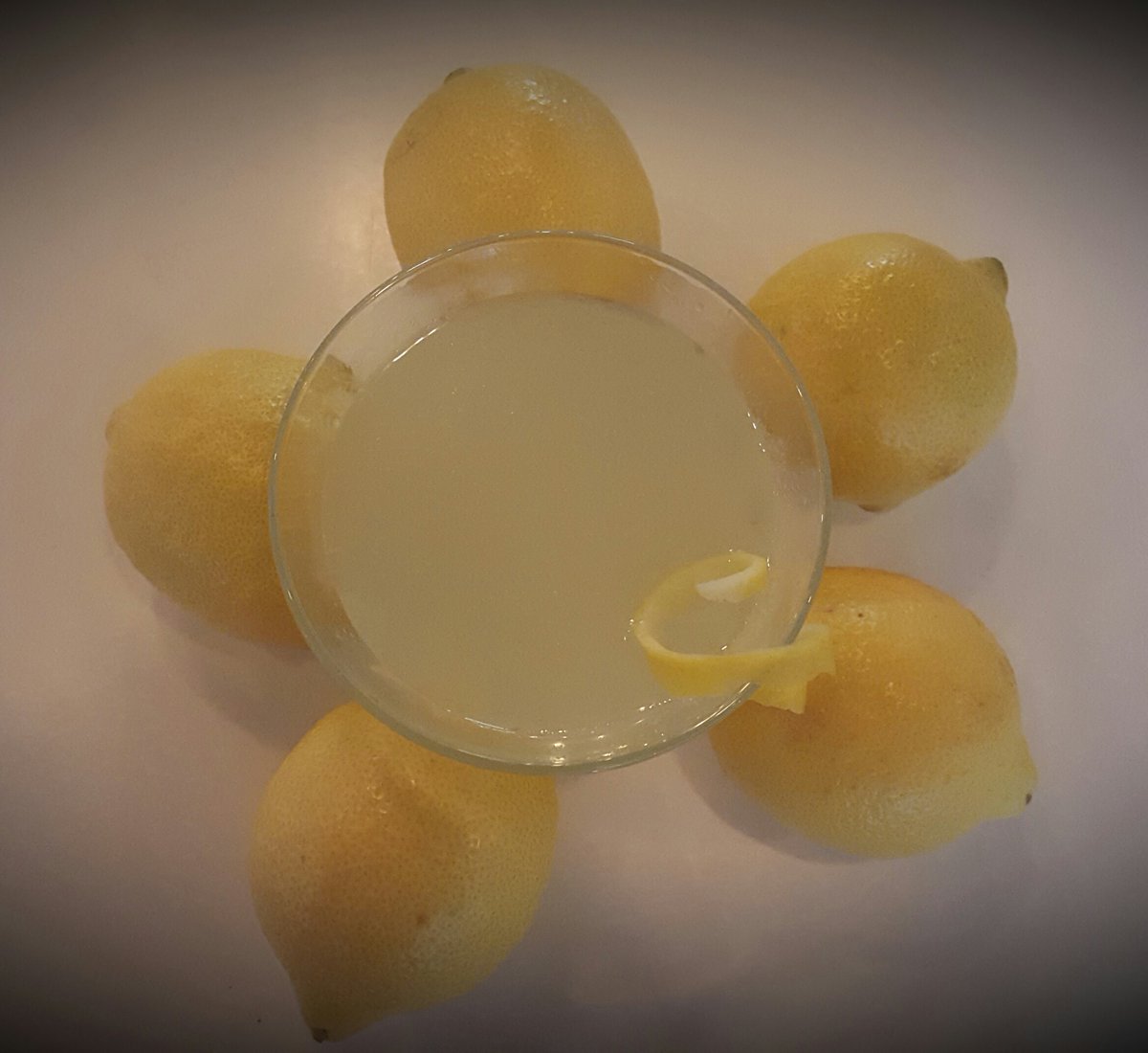 chivekitchen's tweet photo. Limoncello Drop on special this week #chivebar
House-made Limoncello, Ugly Dog Vodka
$7 https://t.co/Z4n8MJQCZo
