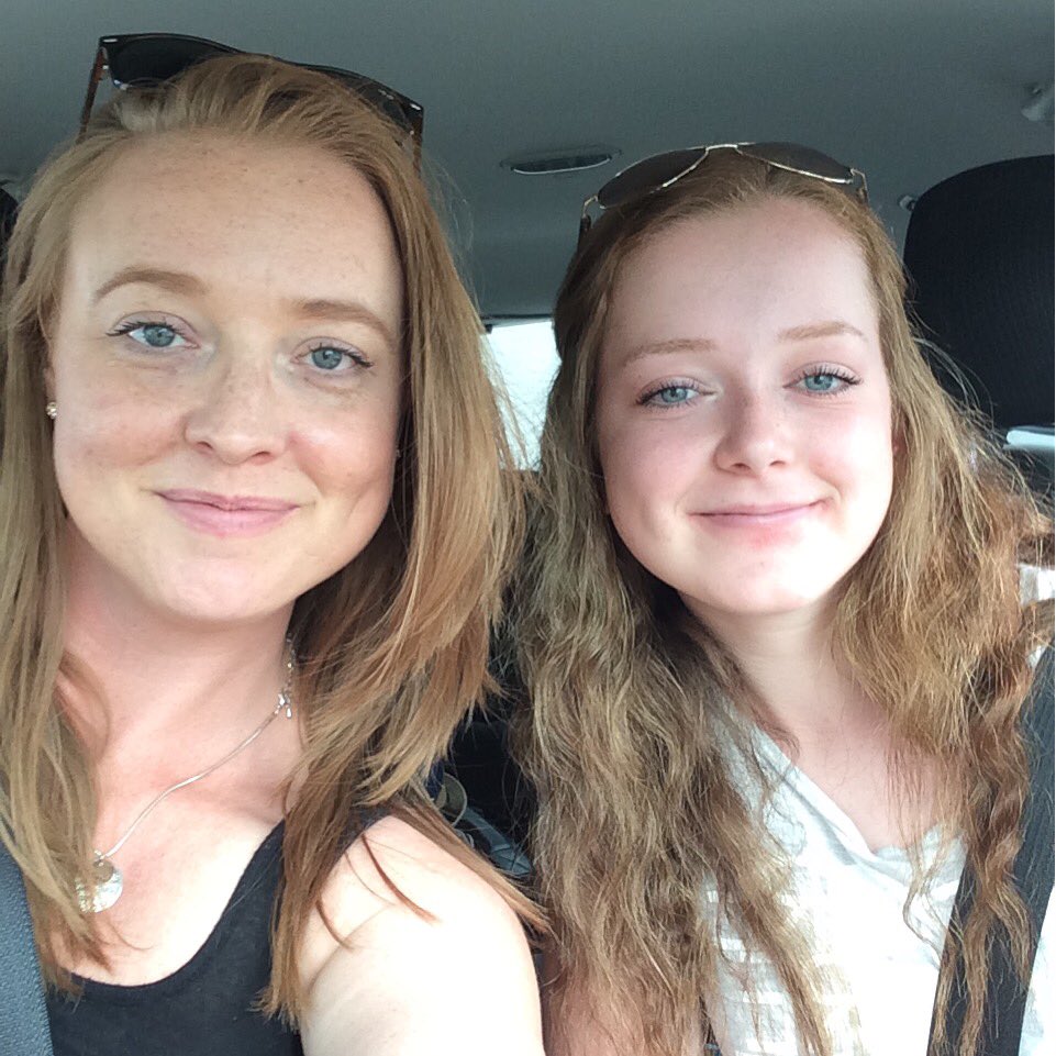 redheadmare's tweet photo. Road tripping with @harboreliz to #yvr! #redheadmare #vlogust https://t.co/olJNqD3WxT