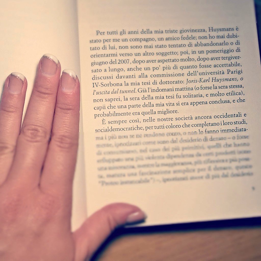 Ary_Anna91's tweet photo. #InAgostoLeggo #Houellebecq #Bompiani @libribompiani @CasaLettori @RobaDaLettori @assaggiletterar @Stoleggendo https://t.co/O3DNm19iBr