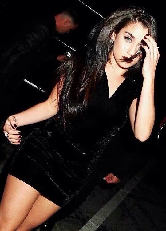 sacdoflop's tweet photo. Parece que a Lauren gosta de Manip Camren de mãos dadas que deixa até preparado #MTVHottest Fifth Harmony https://t.co/JgmkcWlZ3Y