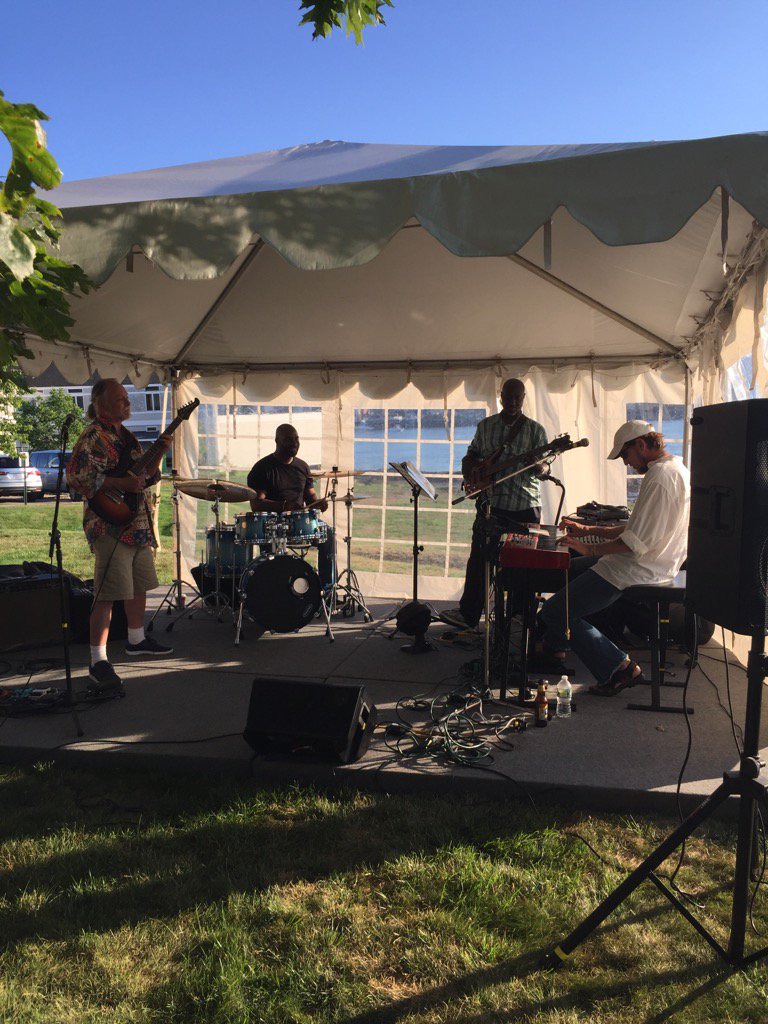 BlueMantisIT's tweet photo. Live band at the lobster bake! #cloudscape2016 https://t.co/f7zn4y1ypX