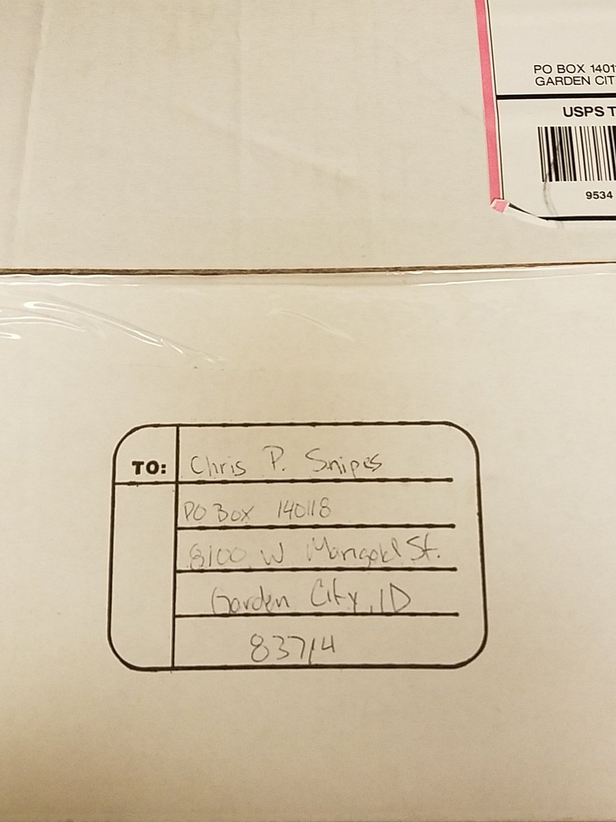 RealKraftyy's tweet photo. This fuckin guy lmaooo. lady almost didn't give me the package. https://t.co/y5dVLtrV3q
