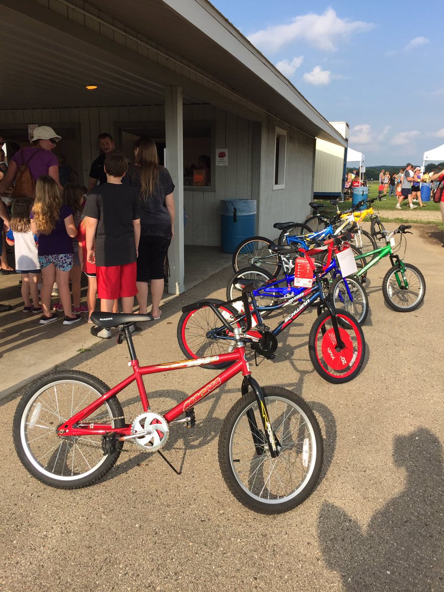 AKigeya's tweet photo. Target donated 6 bikes to @VeronaPolice NNO #G196supportsNNO @dashelfly @ShaneKindred @MikeAndreotti https://t.co/YYX9h84Ds7