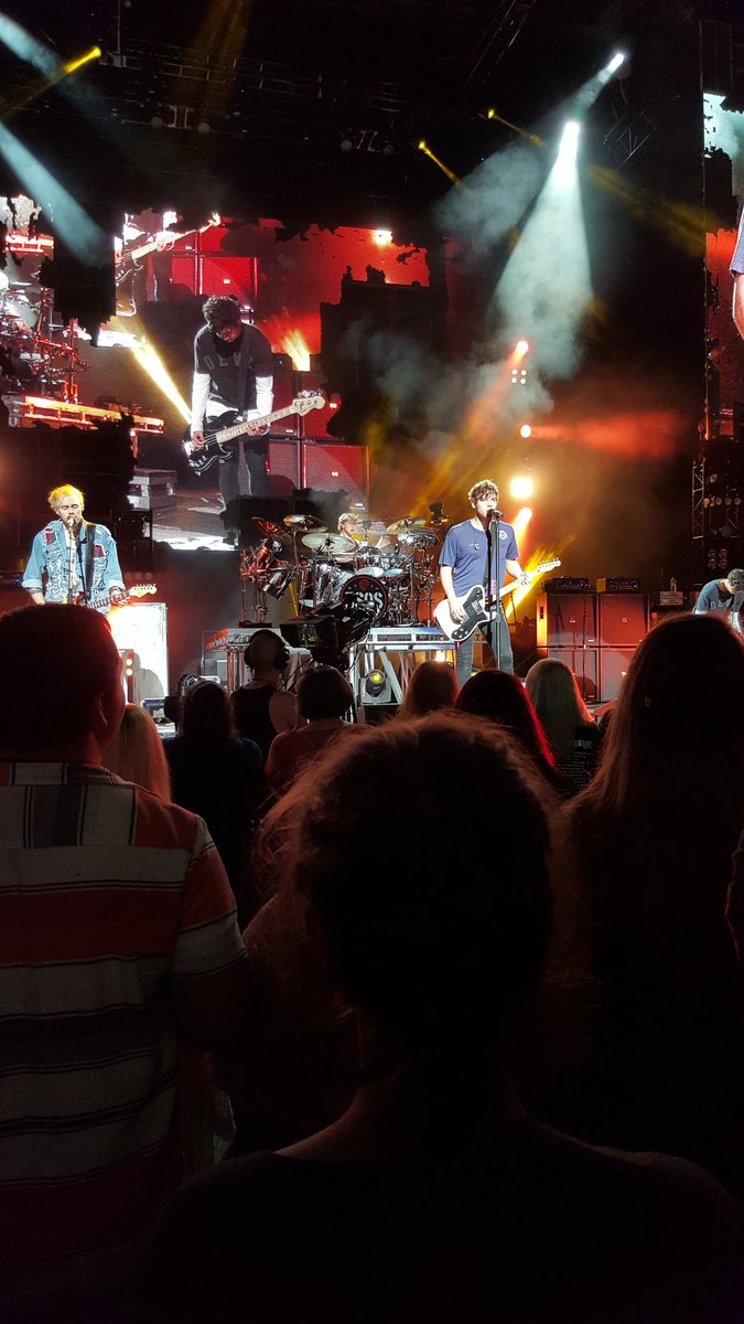 hemmatron_5SOS's tweet photo. @5SOS #SLFLMansfield the best night of my life I love y'all so much thanks for being lovely, funny, &amp; genuine people https://t.co/U0Oc1h8BTS