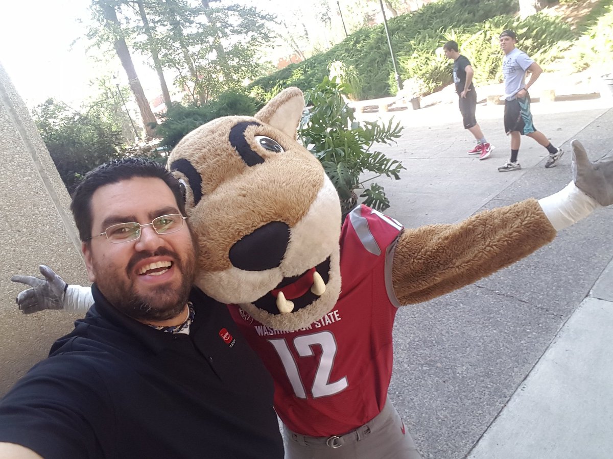cbrandonchapman's tweet photo. Look who wandered over to @WSUPullman's #ClevelandHall today! #GoCougs https://t.co/huin31846p