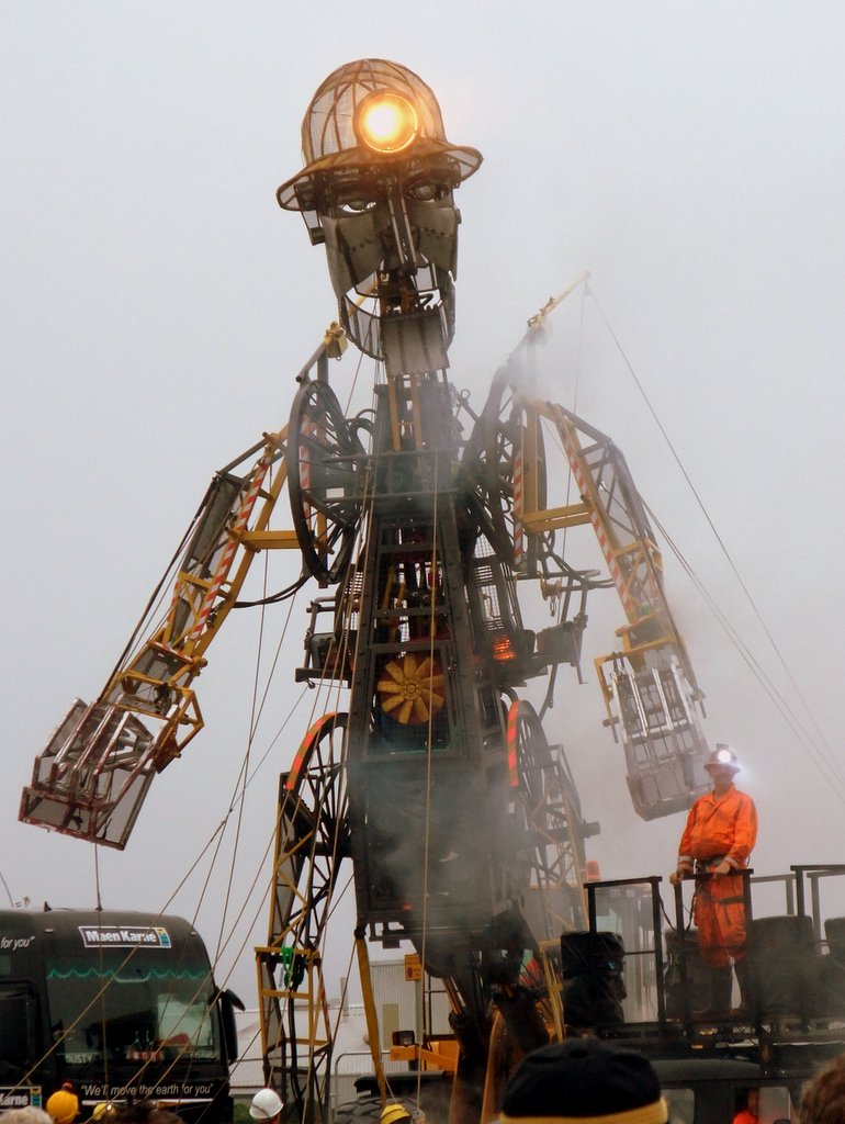 Will Coleman and <a href="/TheManEngine/">The Man Engine</a> light the mizzle at <a href="/heartlandsuk/">Heartlands Cornwall</a> this evening. Splann!