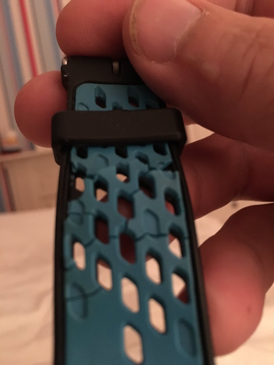 andydon72's tweet photo. #garmin #forerunner620 less than 2yrs old, and the strap has completely perished. they only guarantee  for 12months! https://t.co/C2DMeRWYbP