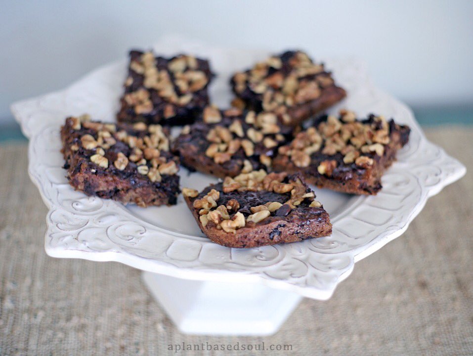 APlantPowrdLife's tweet photo. Keep your 👀 peeled for the #recipe for these #vegan #oatmeal #brownies posting tonight to my blog! https://t.co/T1xM2hU2QV