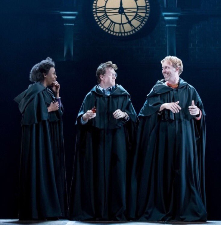 Potter4Ham's tweet photo. 🎶 hermione, haaarrrryyyy, and RONALD 🎶#Potter4Ham https://t.co/SsuxtY4oNc