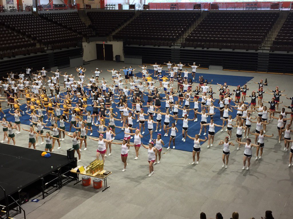 StrohCenter's tweet image. Happy to have a UCA cheer camp this week! Good luck to all teams! #FutureFalcons #GoForGold