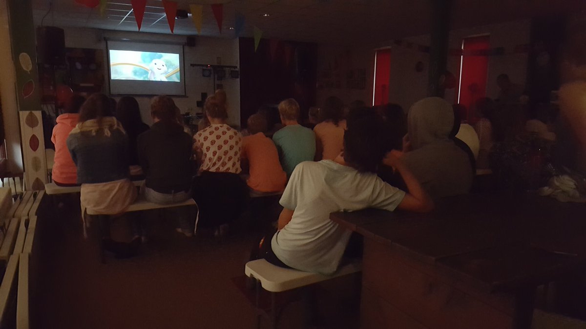 zomerkamp_live's tweet photo. Filmavond bij Brugkamp 2. #zoolanders #ozk_bk2 #ozk https://t.co/dkyvZR9V4f