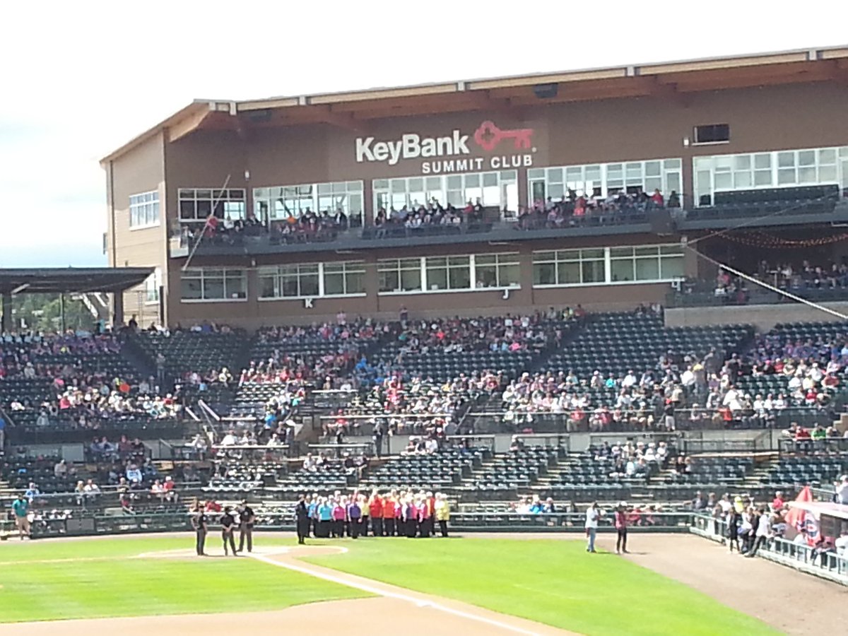 jagranet's tweet photo. Silver Sounds Choir rocks the national anthem at @RainiersLand #GoRainers! #Choir #Music https://t.co/Nc1UznKyLW