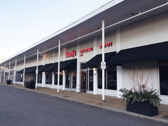 SenecaREGroup's tweet photo. Commercial lease in Chicago, Binny's Beverage Hubbard Woods. . More details Here… https://t.co/7isXpFEBAy https://t.co/oafWNXSN4p