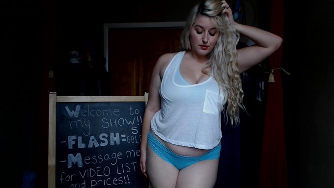 Time for a show! :) https://t.co/Y8eq0835uX https://t.co/ilLYvJMmsI