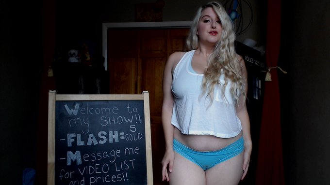 Time for a show! :) https://t.co/Y8eq0835uX https://t.co/ilLYvJMmsI