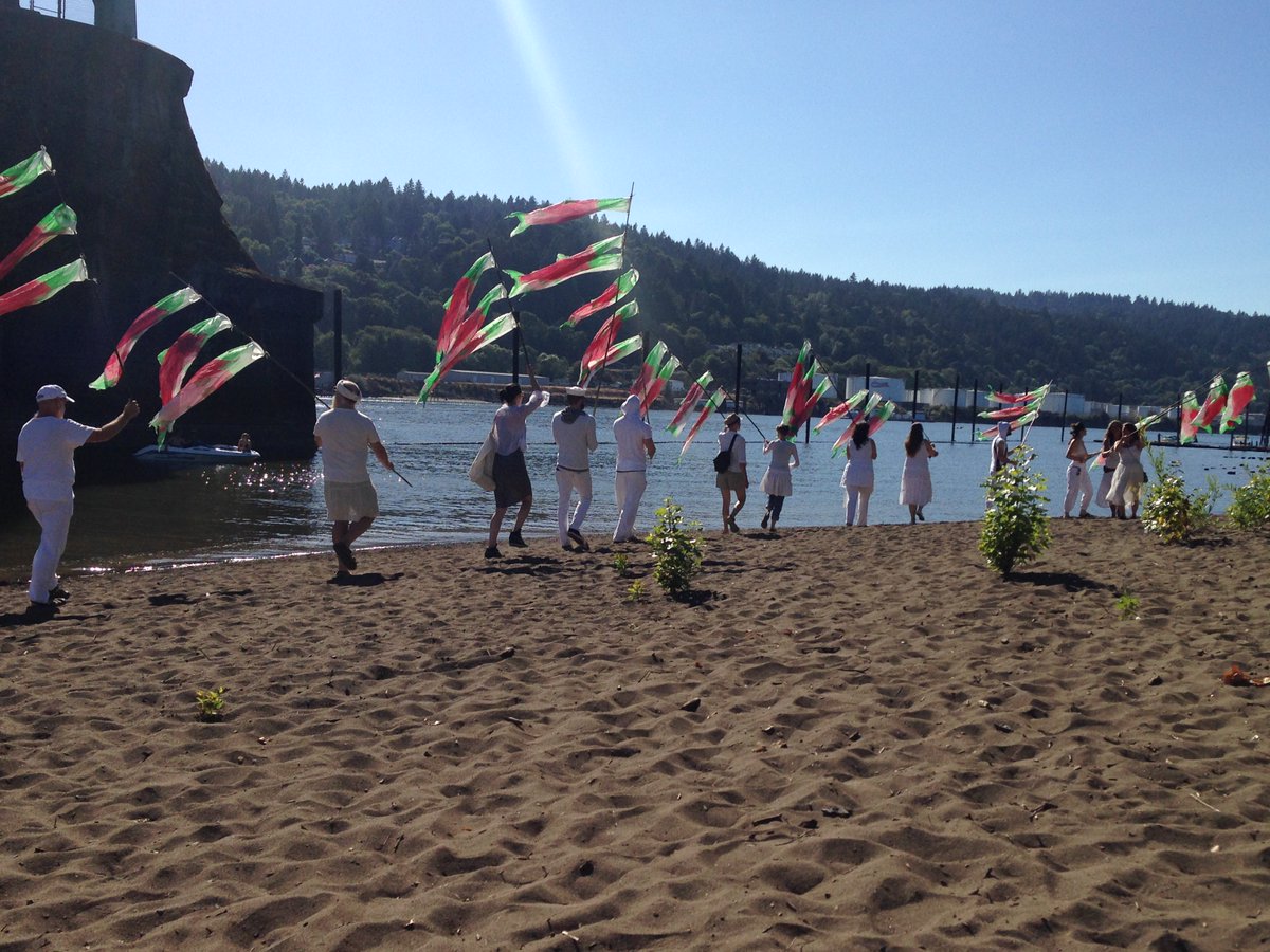 SalmonWatch's tweet photo. We got to see the @SalmonIsLife #salmon windsocks that visited the #ParisClimateTalks at #WillametteRiverFestival! https://t.co/bXzDdDkpHC