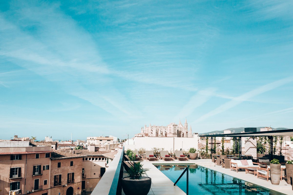 Angelaaaaa421's tweet image. A9) Most memorable meal was #Sushi by Chef @Sim0nAP on the rooftop of @hotelstfrancesc  #TL_Chat