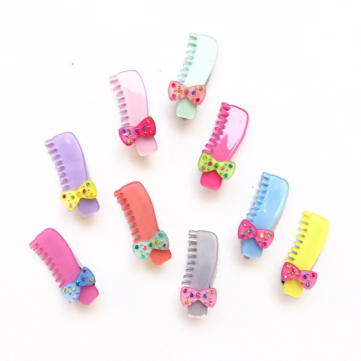 We have updated our shop with new finds, like these adorable jeweled comb clips! bit.lt/23tvOxW