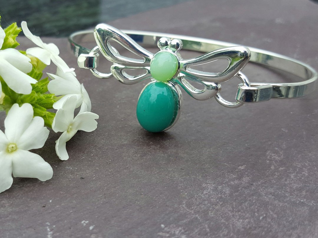 Funkifusion's tweet photo. Green Butterfly Bracelet Bangle, Butterfly Gift Ideas, Fused Glass Jewel… https://t.co/a3tNwSPeKX #Etsy #GlassBangle https://t.co/dIetNNm7O3