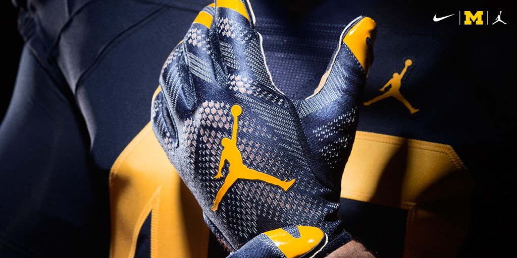 UMichAthletics's tweet photo. Jumpman. Jumpman. Jumpman. 

#GoBlue #HAILMichigan https://t.co/2vKBLSbPfh