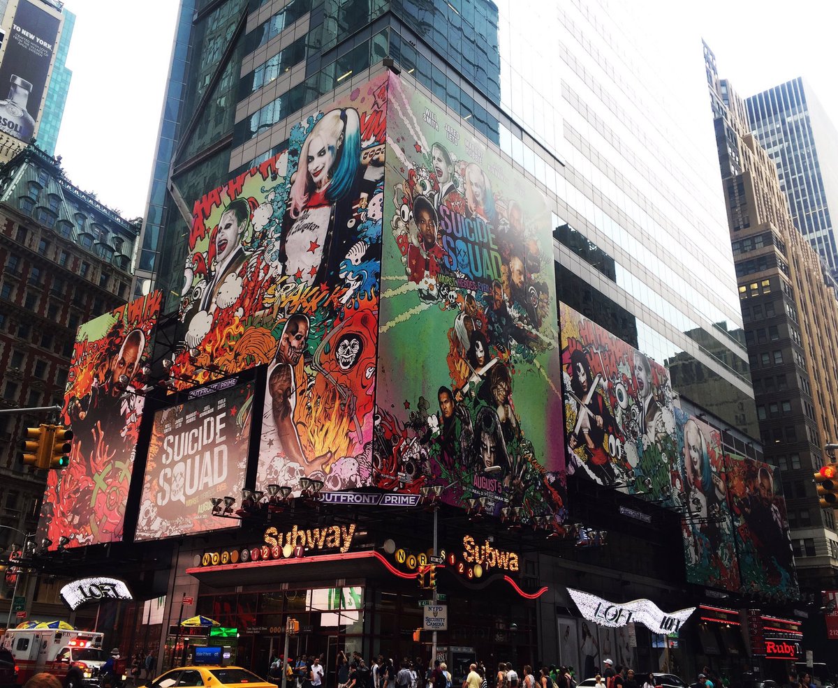 AdamGlass44's tweet photo. SuicideSquad takes over Times Square. What a crazy 48 hours. Thanks NYC! Until #NYCC #SPN #CMBB #AftershockComics https://t.co/3FKRmmoFtv