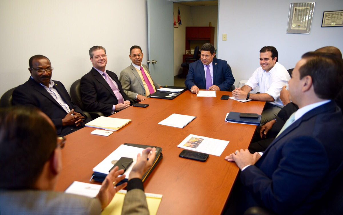 ricardorossello's tweet photo. Conversando y escuchando propuesta de miembros de la Comunidad Domicana de Puerto Rico #PlanParaPR #EnRRuta https://t.co/hwA5e6XsBO
