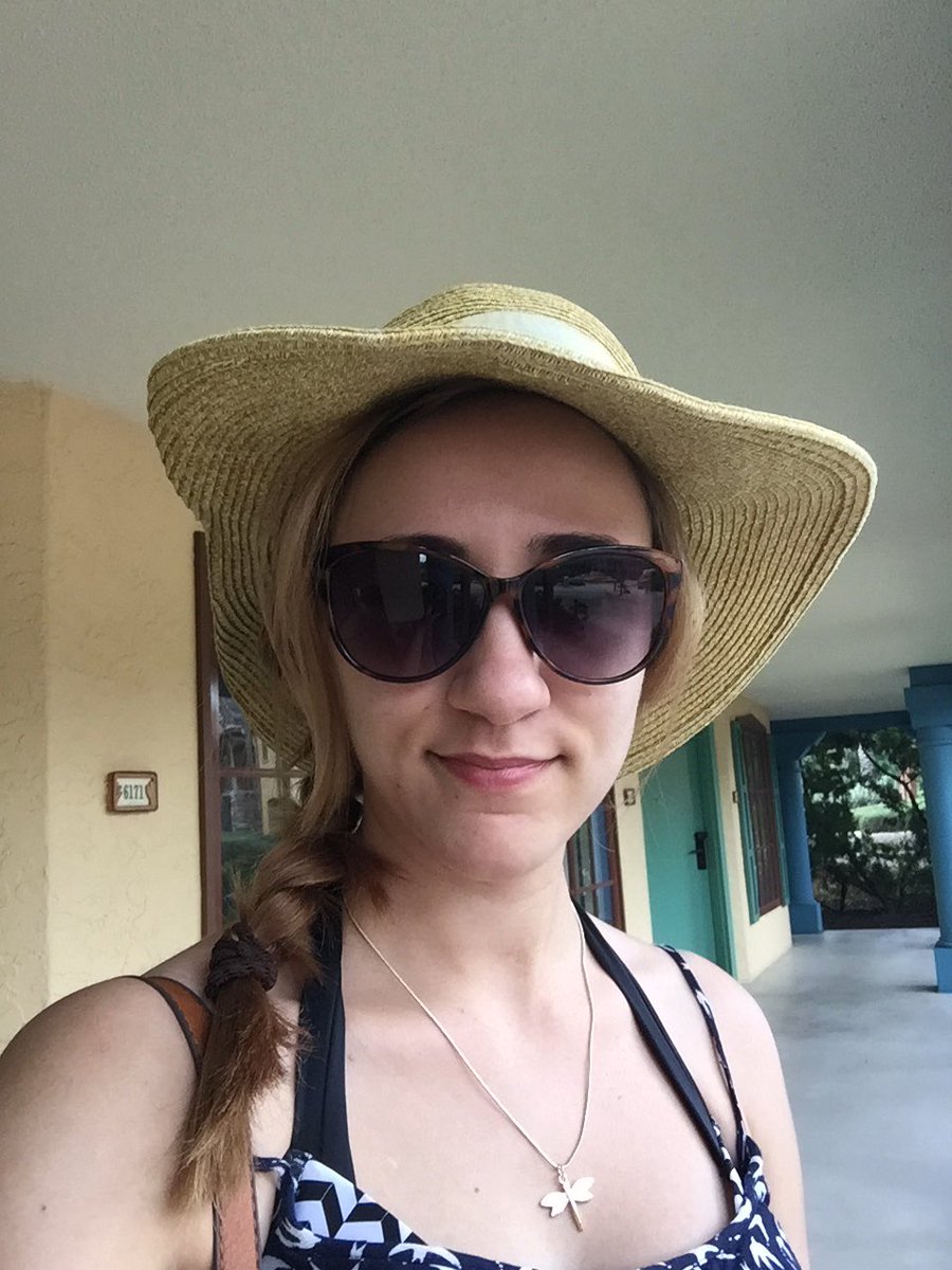 JCugnon's tweet photo. Its pool time! :) btw, it is soooo hot here :p #IILC #EYIntern https://t.co/DNAqv0csWE