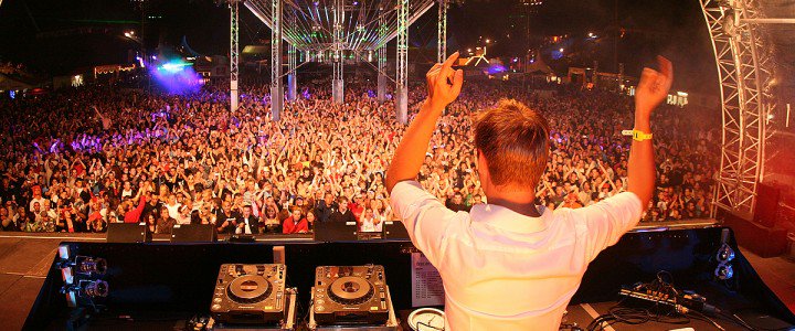 Los40Dance's tweet photo. Vuelve a escuchar #ASOT744 el programa de @arminvanbuuren emitido el domingo en #MaximaFM
https://t.co/ZGampUsxoy https://t.co/Oz8ngyXebO