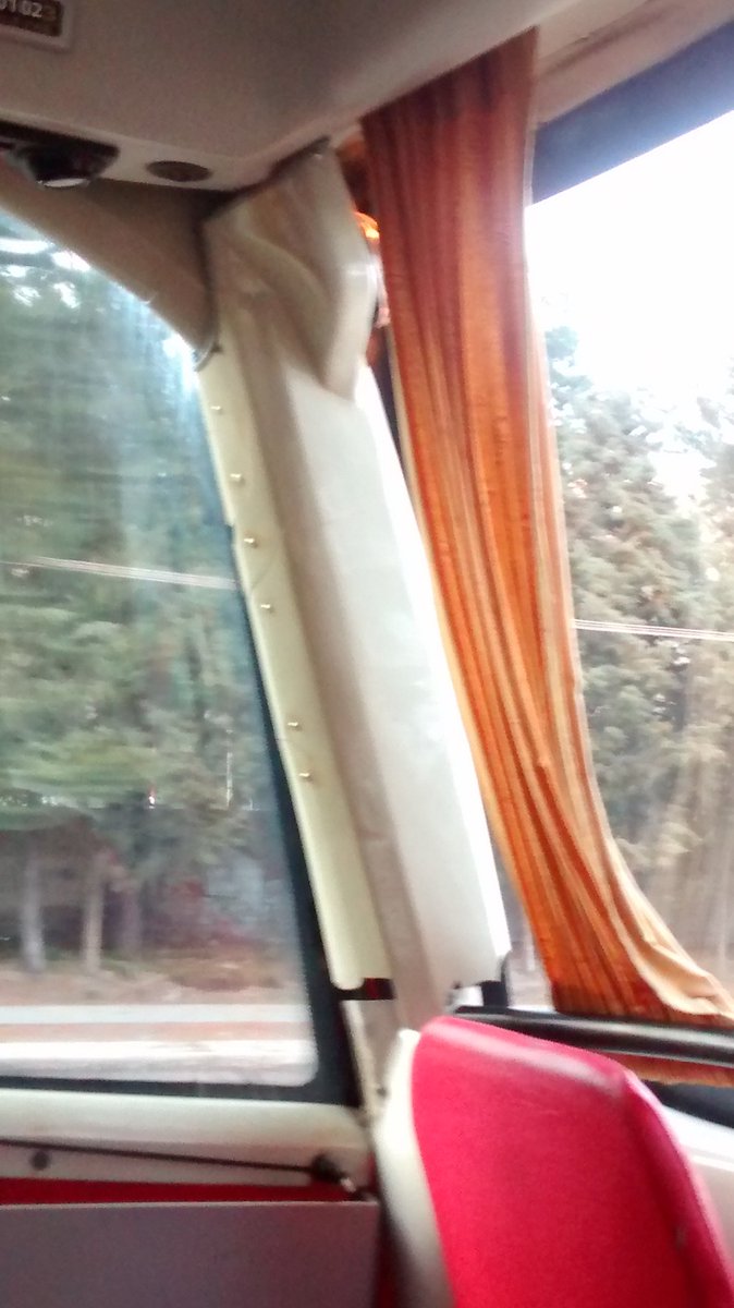 SilLPerez's tweet photo. Vergüenza los bus de @Viabariloche. Pagas caro y están todos rotos.. copan mucho pero dan asco @MindeTransporte https://t.co/Pbul3gocHu