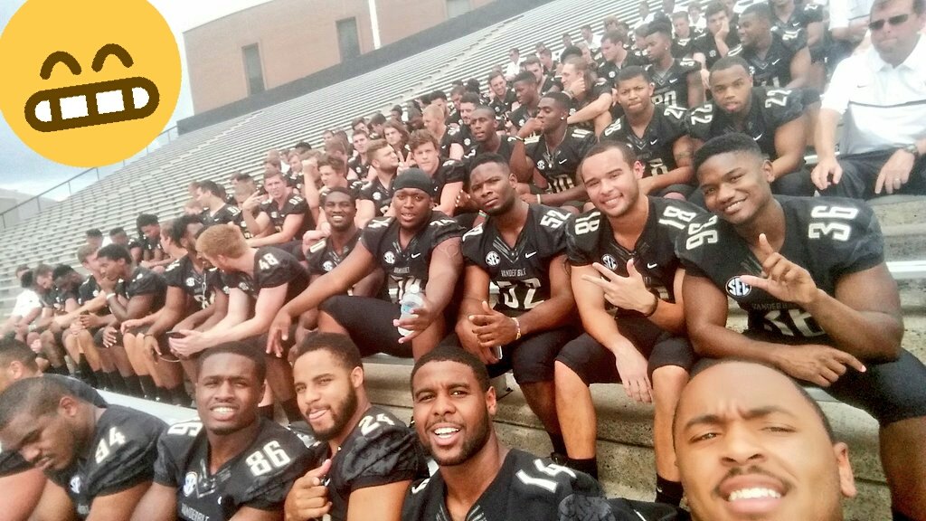 VandyFootball's tweet photo. Team photo time #AnchorDown https://t.co/CV6sy5Qr1r