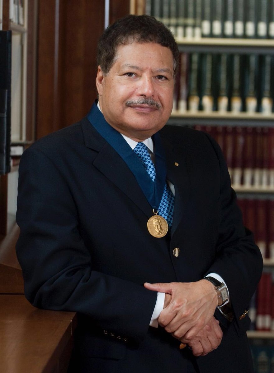 AdelAliBinAli's tweet photo. فقد العالم العربي قامة علمية
كبيرة العالم المصري أحمد زويل
رحمه الله وأسكنه فسيح جناته
انا لله وانا اليه راجعون https://t.co/PEOwSstvF7