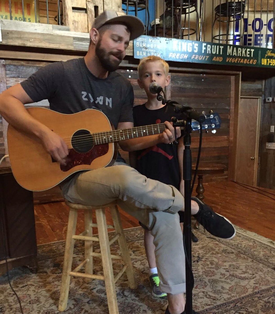 rlrmseries's tweet photo. week 4 camp mentor @joshgrider sang a tune with his son, JJ today!
#songwriterexperience #realliferealmusic https://t.co/eGli72tUxQ