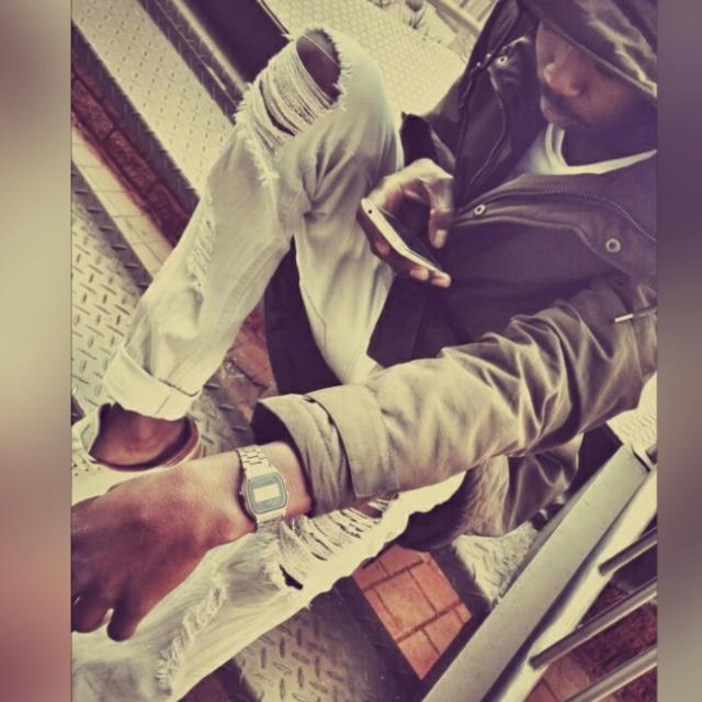 LwaziMvelase's tweet photo. Granny said you bring poverty upon yourself if you put on ripped jeans... she's from the 20's so I understand https://t.co/CduK9BWftL