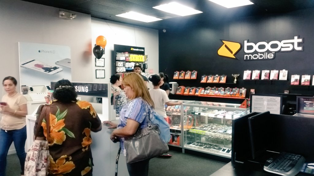 Boost_IAli's tweet photo. They are lining up for our sweet dealz here @G&amp;M Mobile 398 Knickerbocker Ave Brooklyn..check us out until 5:30 p.m. https://t.co/mvUp9n0rRY