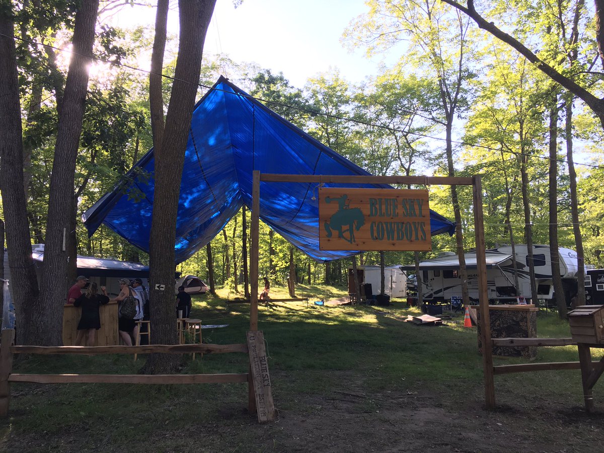 Mike89098096's tweet photo. @K102 #K102WEFEST #MNLOTTERY Blue Sky Cowboys, Northwoods, #pop-upperformance. #almost done https://t.co/QW0bKwWVM1