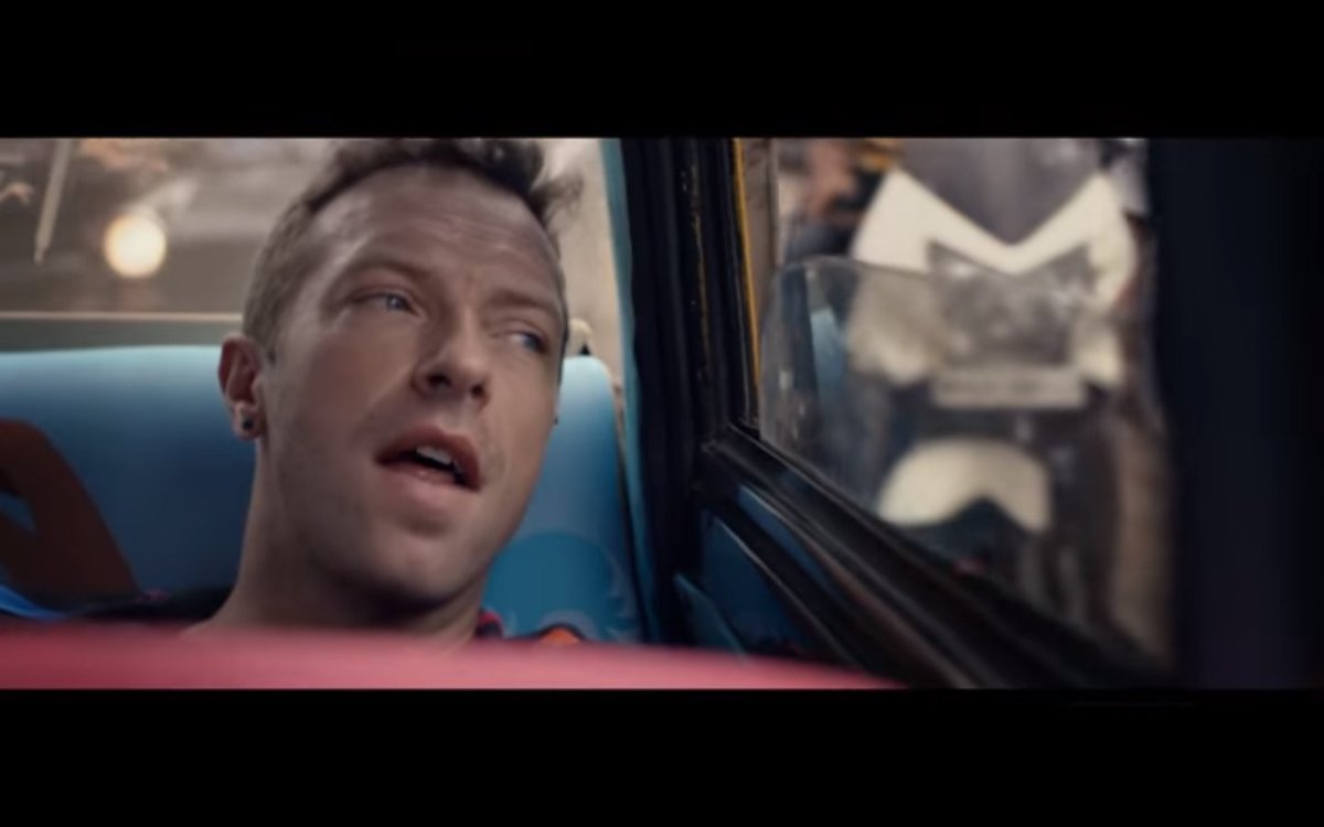 1DToday1D's tweet image. "Qual é a música?" WMYBTo1Billion #1DFandomParty