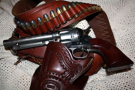 heritagemfginc's tweet photo. This #TacticalTuesday brought to you by #WildWestTech! #NoOperatorsHere https://t.co/Oex4NDCaul