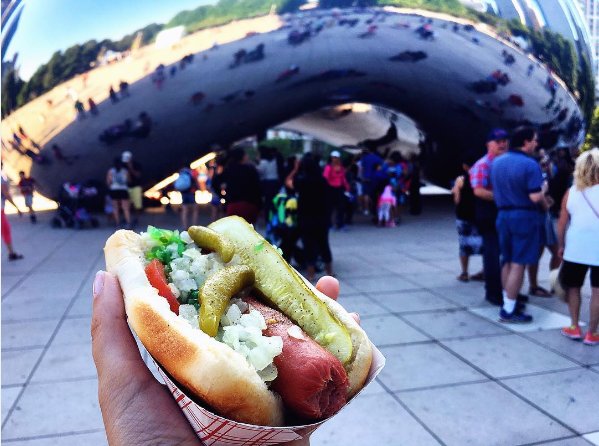 ViennaBeef's tweet photo. Chicago is full of beautiful art work. You can clearly see this photo features two. 📷: Sherae https://t.co/jueb2KqKR3