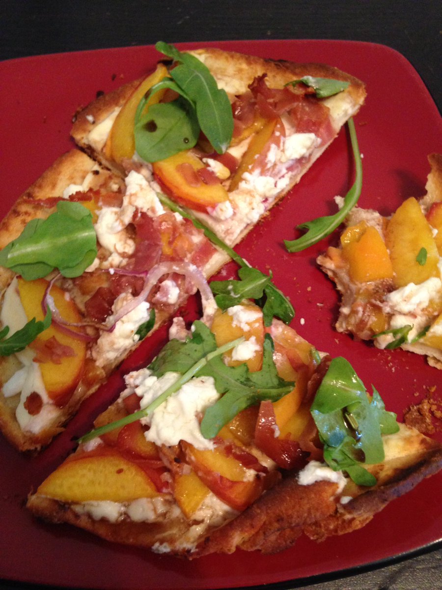 andrearows's tweet photo. Peach pizza w prosciutto &amp; goatcheese. @dinnerlicious you're making me look good! #holycrapthisisdelicious #foodporn https://t.co/lRMV0aP8gd