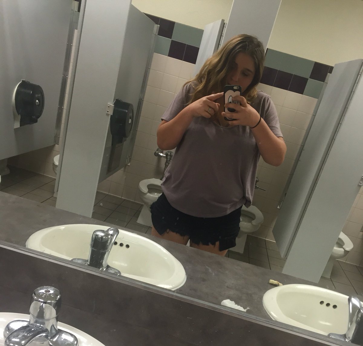 Kaylaaa_mcgill tweet picture