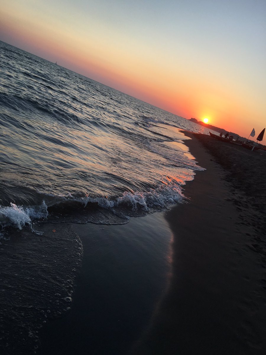 lore05focus's tweet photo. @sofia_viscardi ❤️☀️🌊 https://t.co/oLyVB751NP