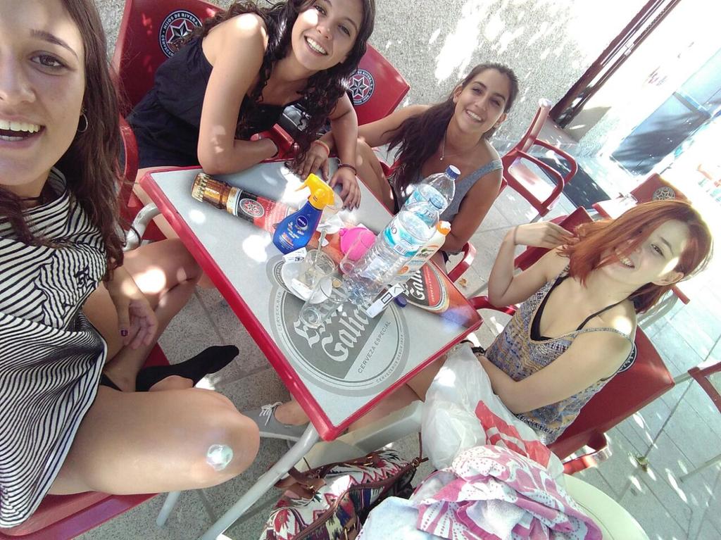 ode_for_cruelty's tweet photo. En unas horas volamos sobre las nubes juntas,os quiero con toda mi alma. @andreafuncia @CeliaRS23 @GabrielaMartin_ https://t.co/HQcvceSkEa