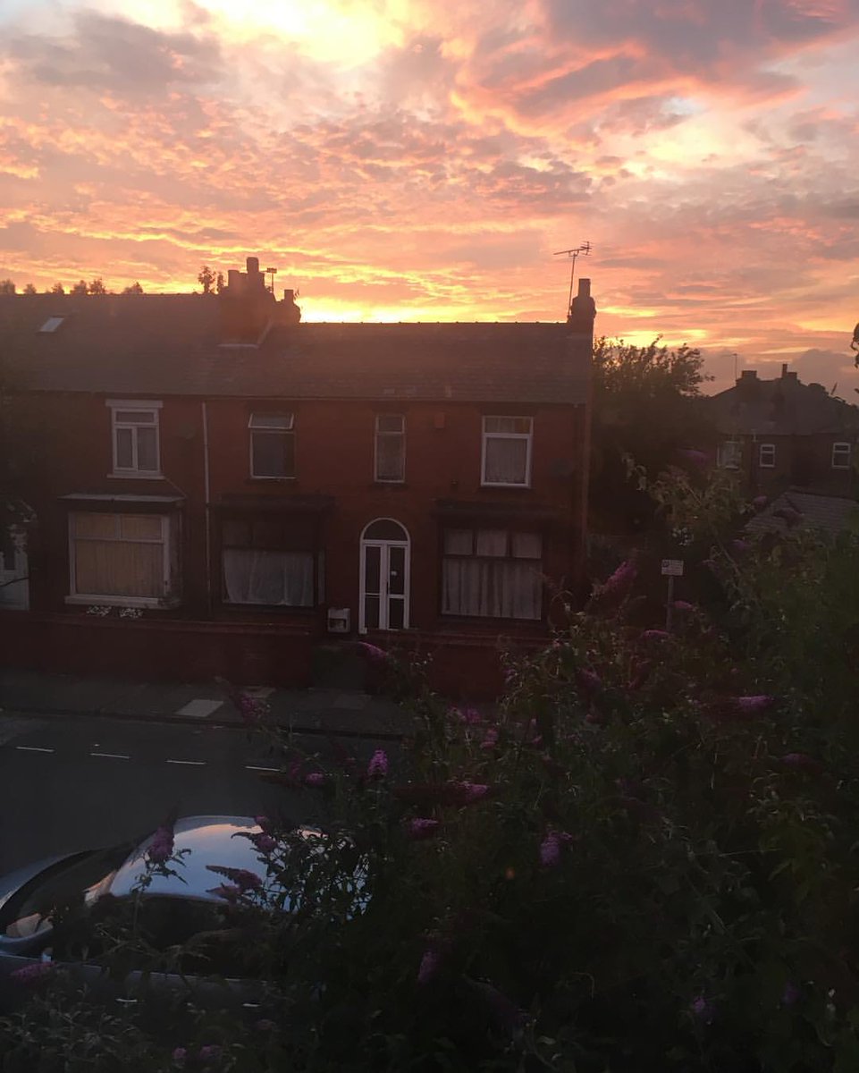 doncopolitan's tweet photo. thank you to @Noble_Kylie for capturing this #Doncogram of the magical sky above our town tonight https://t.co/9p5nqUvmYH