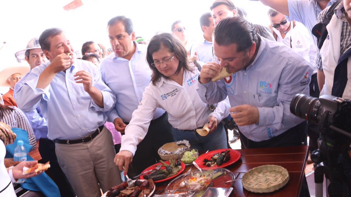 turismogobgente's tweet photo. @ferolivera09 son 32 Locales comerciales entre #artesanias #gastronomia y #OperadoresTuristicos y #CorazonDeGto https://t.co/mrKEus8FJ1