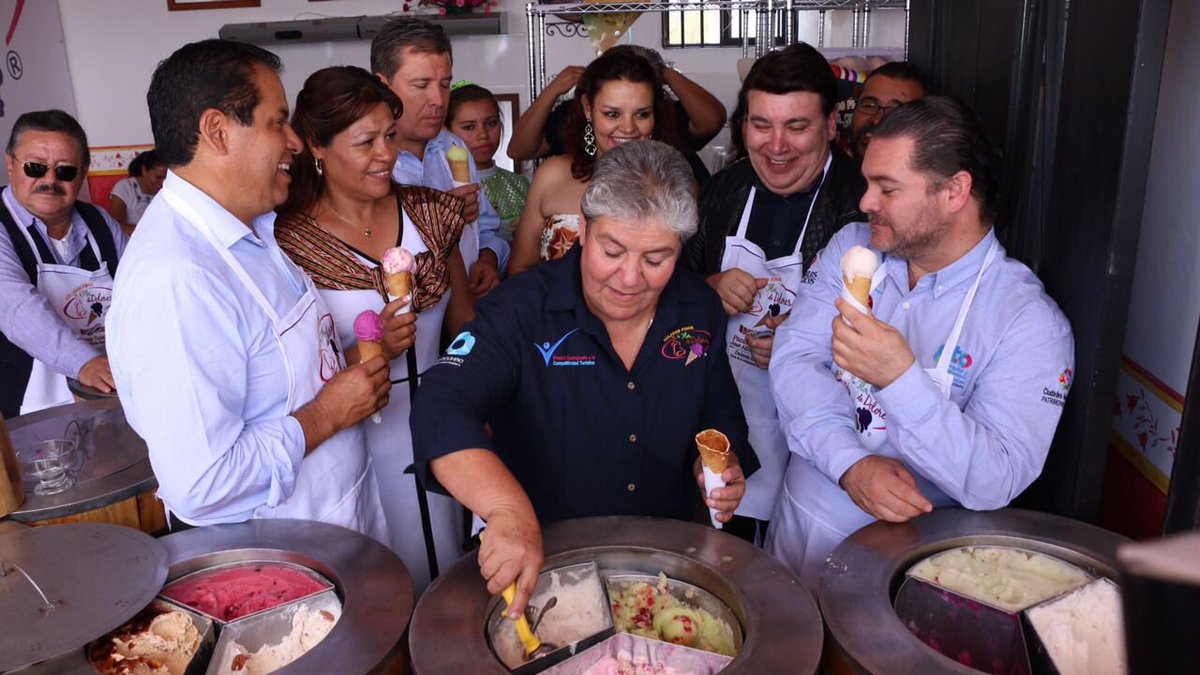 turismogobgente's tweet photo. @ferolivera09 son 32 Locales comerciales entre #artesanias #gastronomia y #OperadoresTuristicos y #CorazonDeGto https://t.co/mrKEus8FJ1